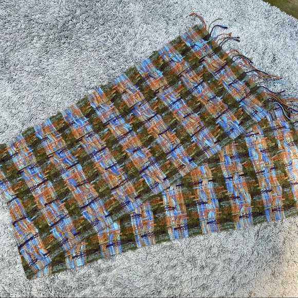 Italian Woven Scarf - Picture 2 of 4